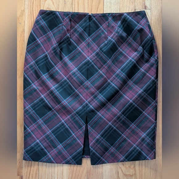 White House Black Market Red and Black Pencil Skirt - Picture 5 of 6